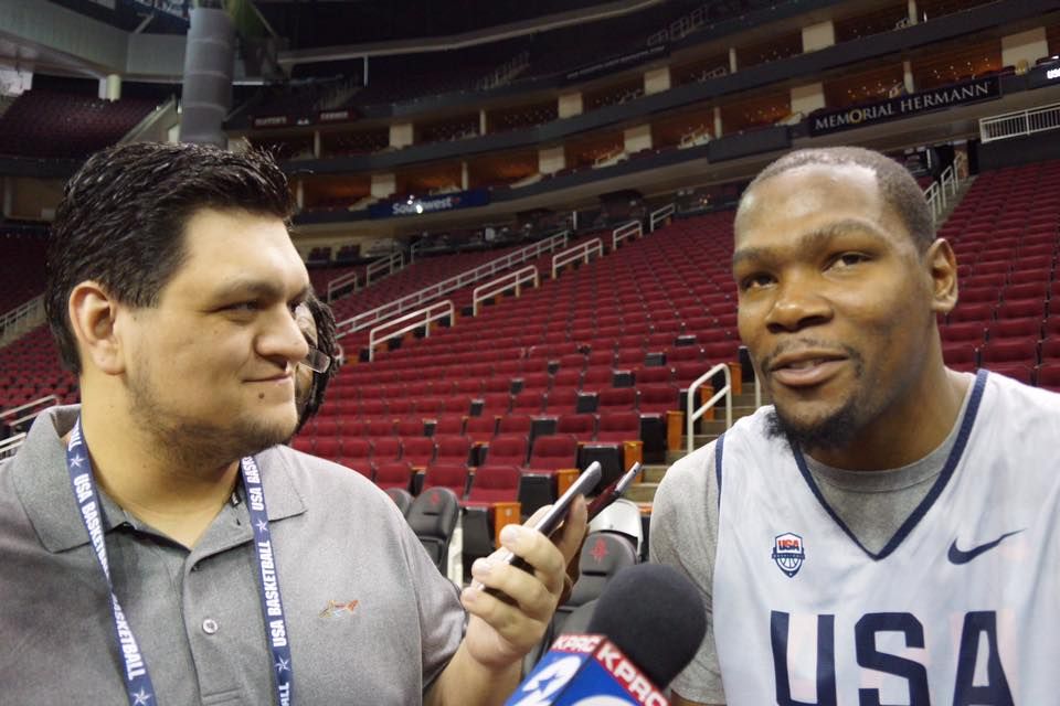 Mark Travis interviewing Kevin Durant in Houston